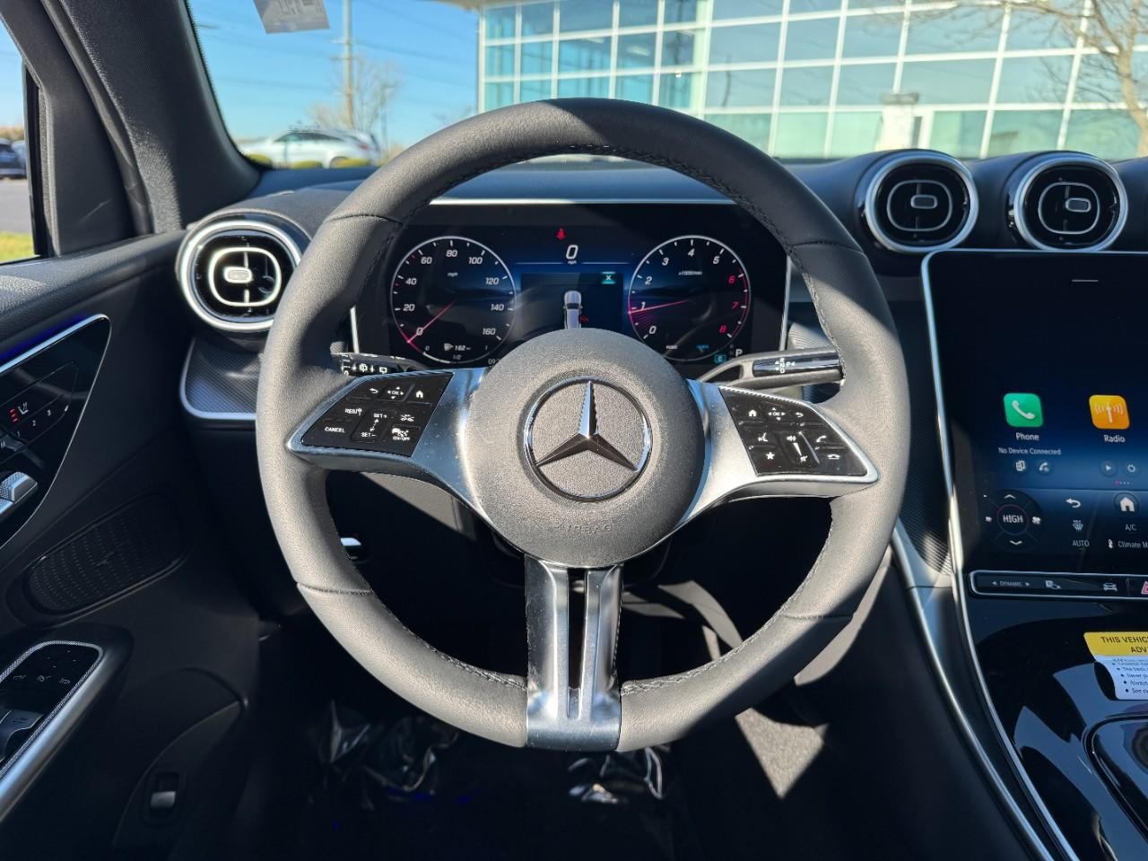 Mercedes-Benz GLC Vehicle Full-screen Gallery Image 13