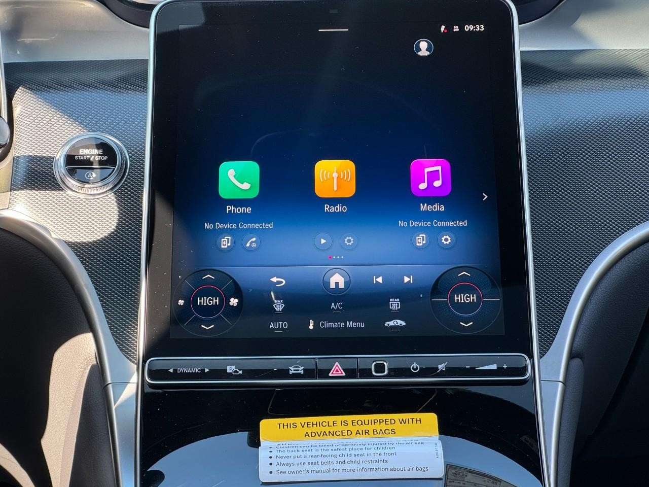 Mercedes-Benz GLC Vehicle Full-screen Gallery Image 14