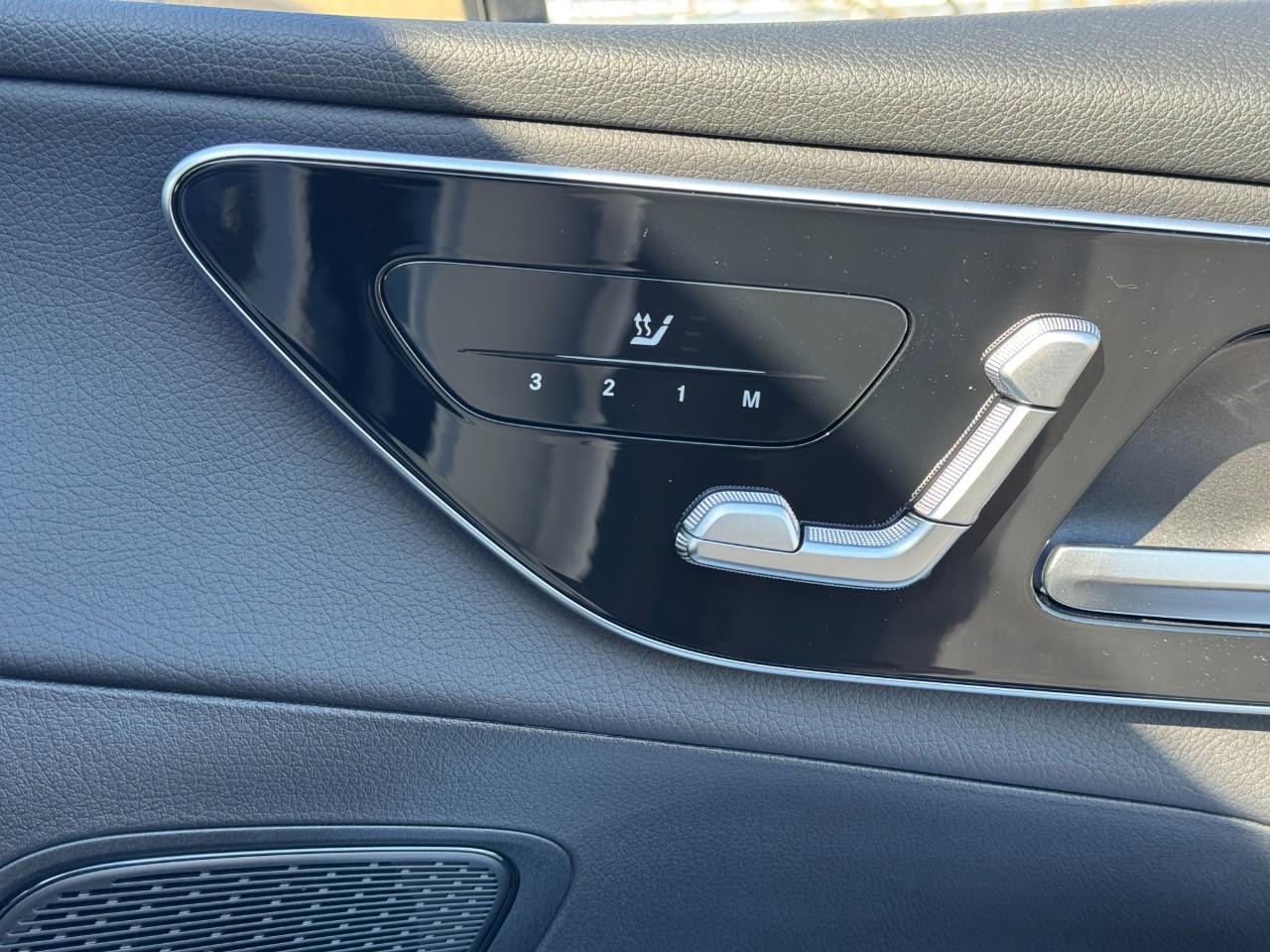 Mercedes-Benz GLC Vehicle Full-screen Gallery Image 19