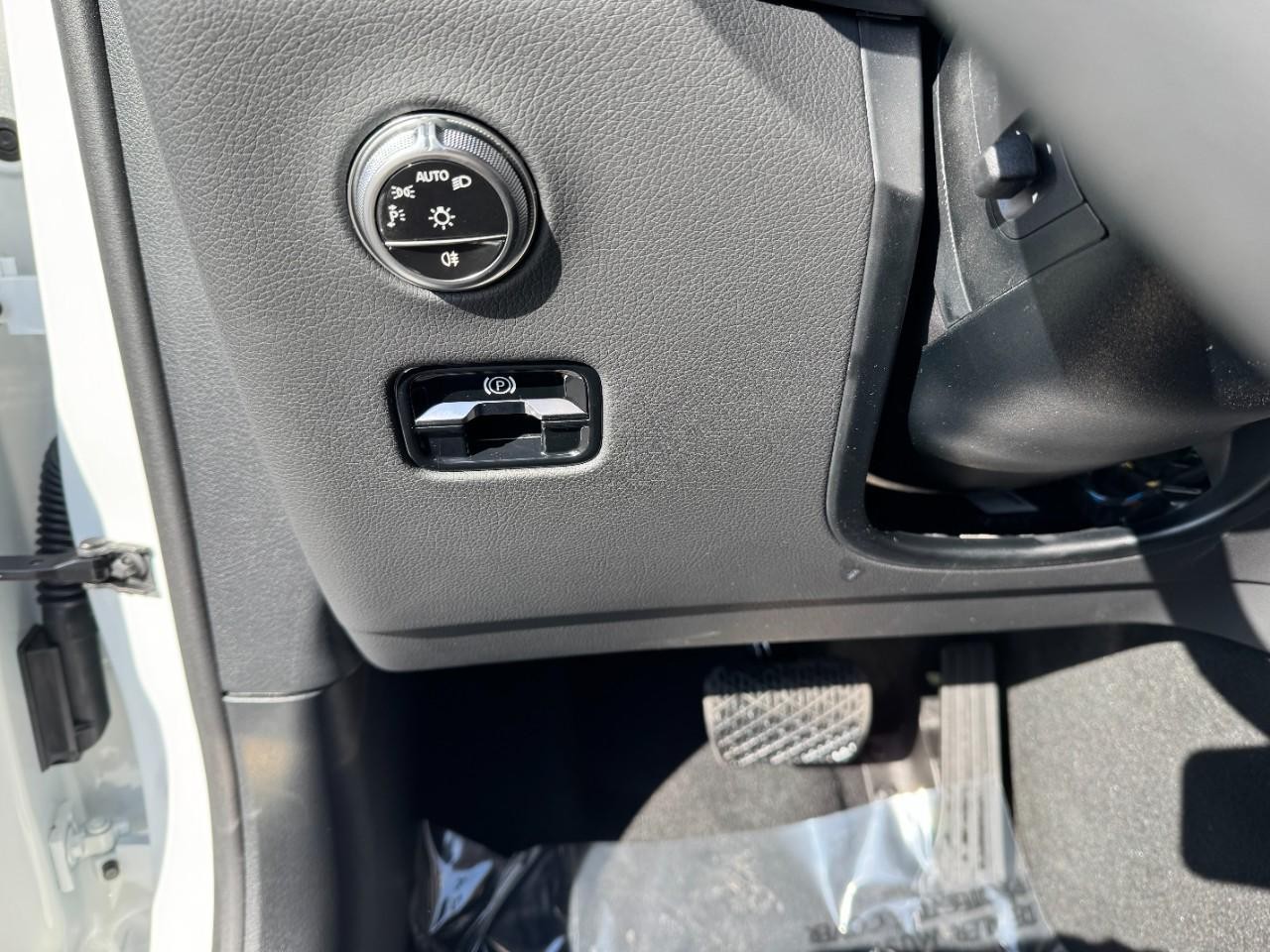 Mercedes-Benz GLC Vehicle Full-screen Gallery Image 29