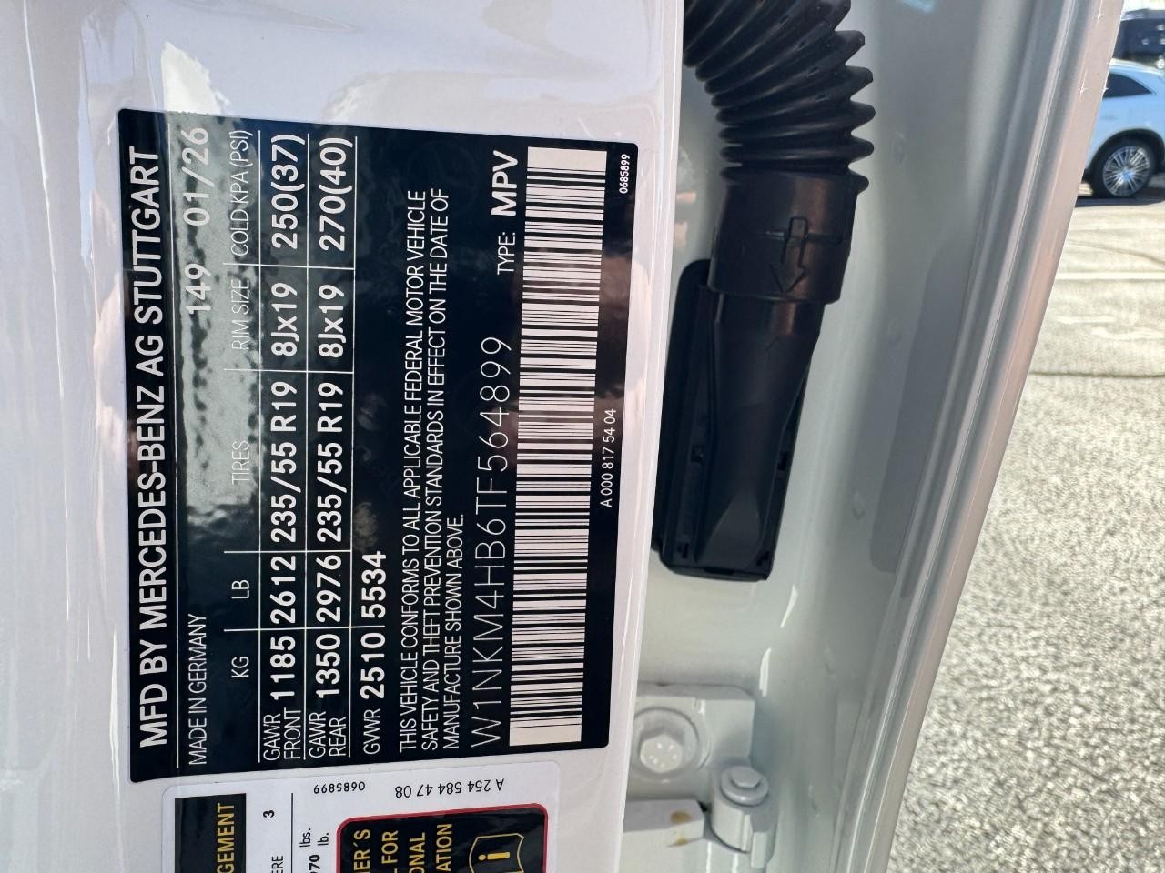 Mercedes-Benz GLC Vehicle Full-screen Gallery Image 35