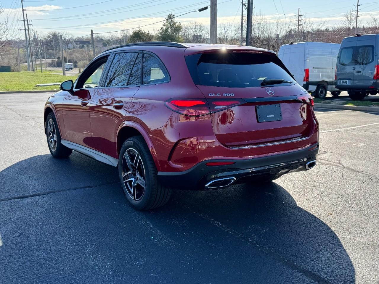 Mercedes-Benz GLC Vehicle Full-screen Gallery Image 2