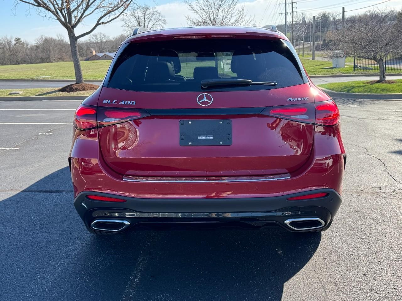 Mercedes-Benz GLC Vehicle Full-screen Gallery Image 8