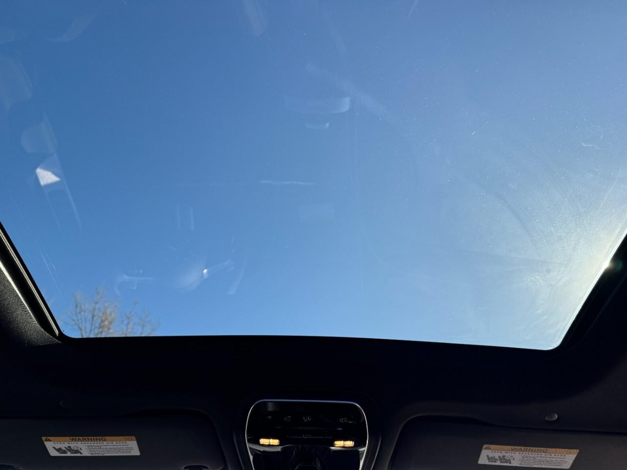 Mercedes-Benz GLC Vehicle Full-screen Gallery Image 10