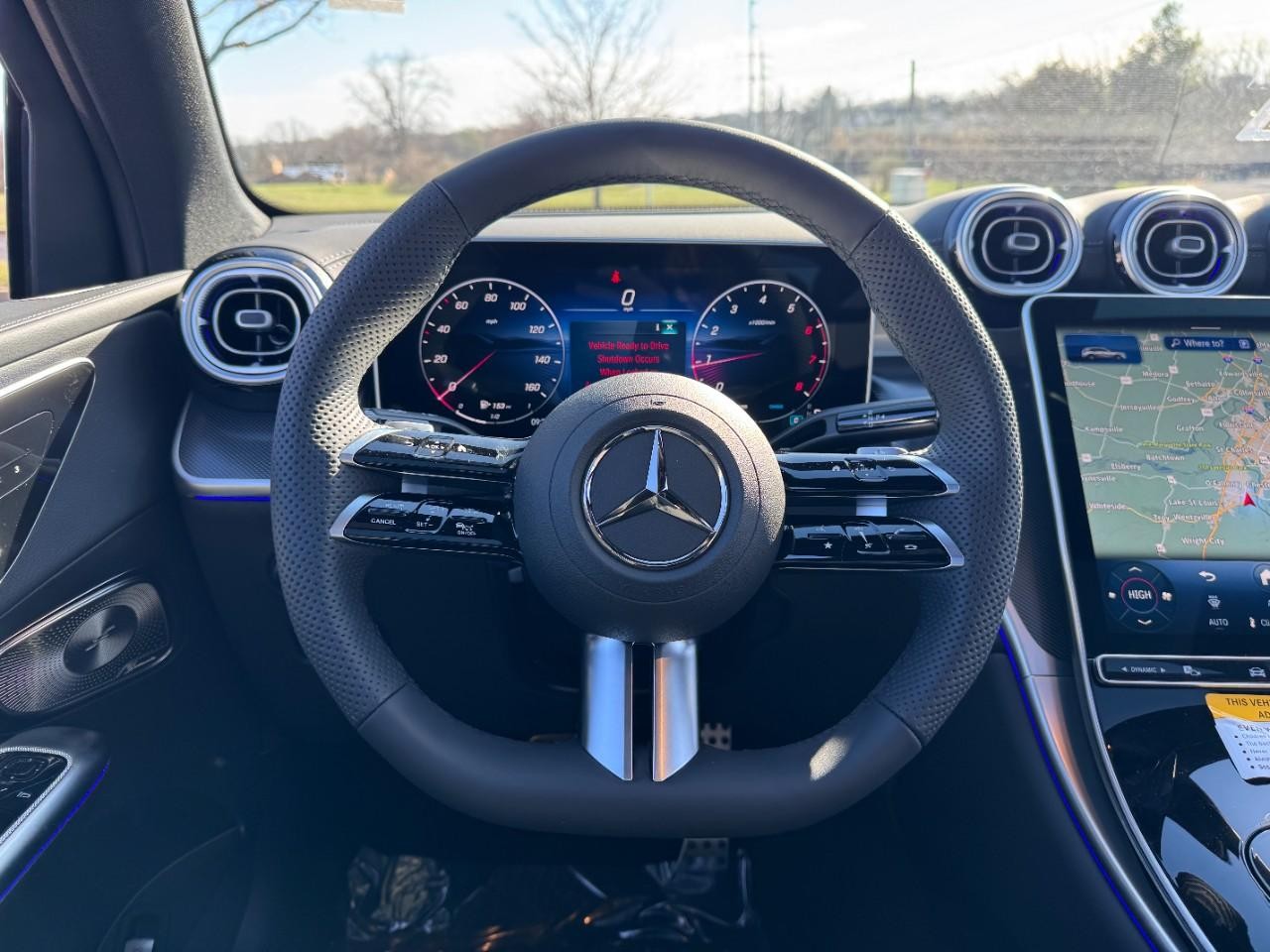 Mercedes-Benz GLC Vehicle Full-screen Gallery Image 12