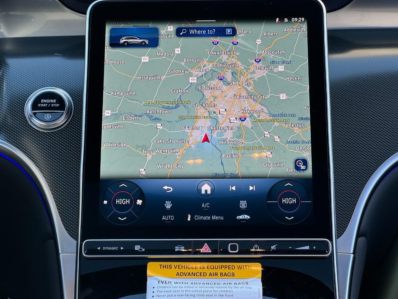 Mercedes-Benz GLC Vehicle Full-screen Gallery Image 13