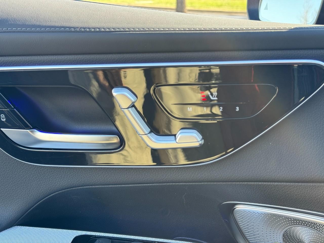 Mercedes-Benz GLC Vehicle Full-screen Gallery Image 21