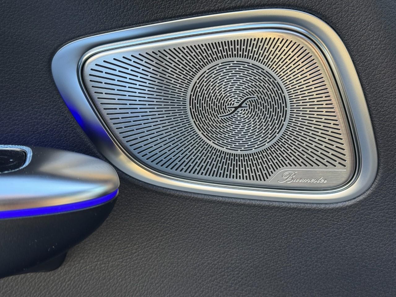 Mercedes-Benz GLC Vehicle Full-screen Gallery Image 24