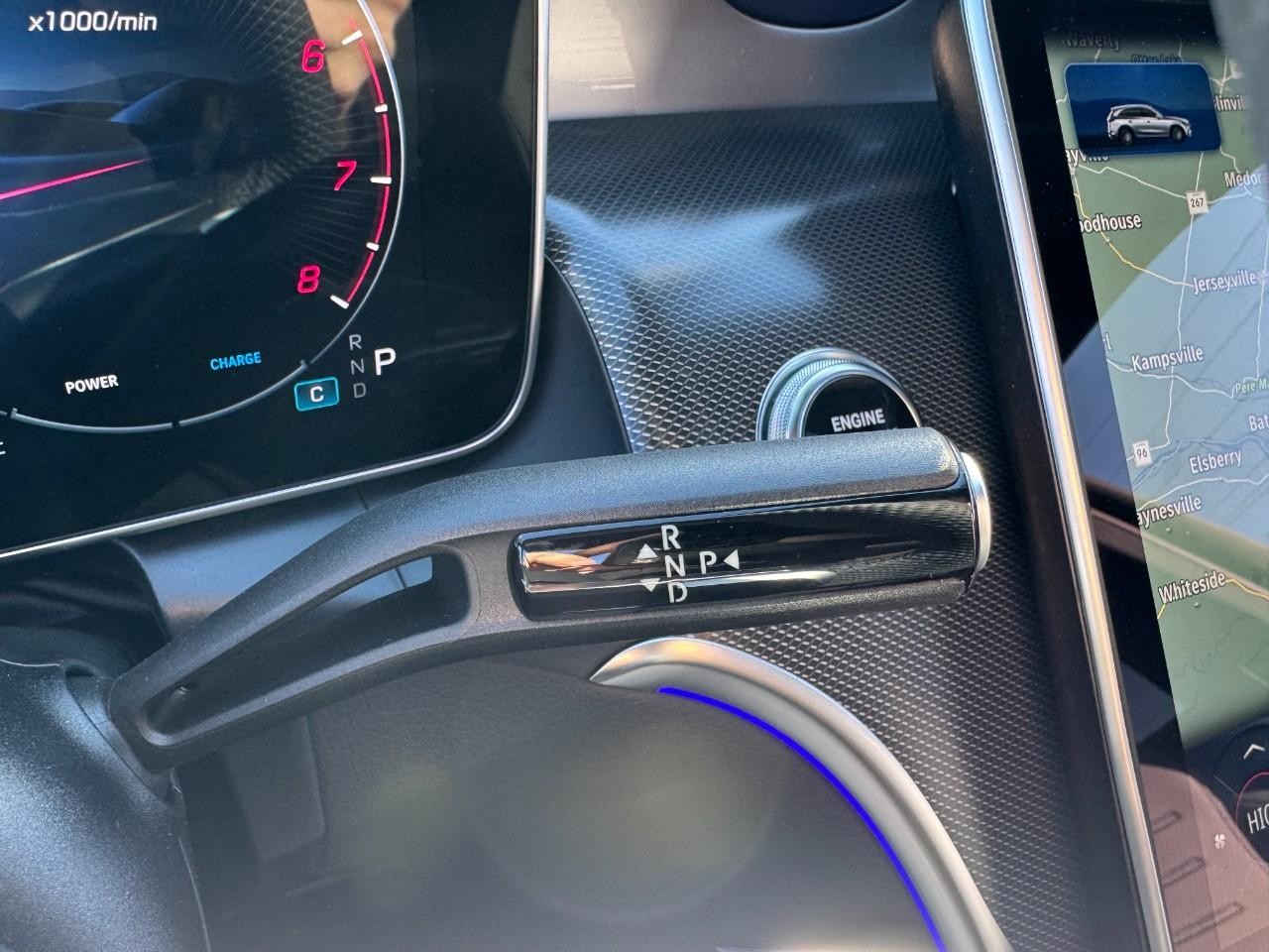 Mercedes-Benz GLC Vehicle Full-screen Gallery Image 32