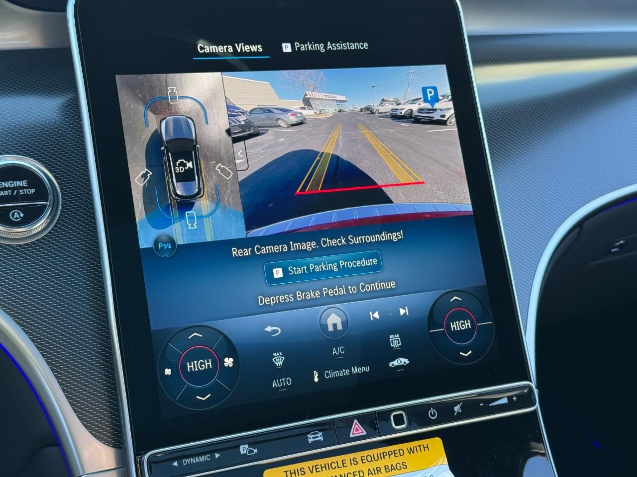 Mercedes-Benz GLC Vehicle Full-screen Gallery Image 33