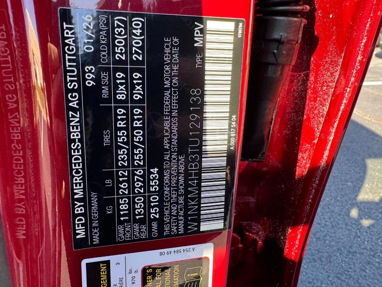 Mercedes-Benz GLC Vehicle Full-screen Gallery Image 34