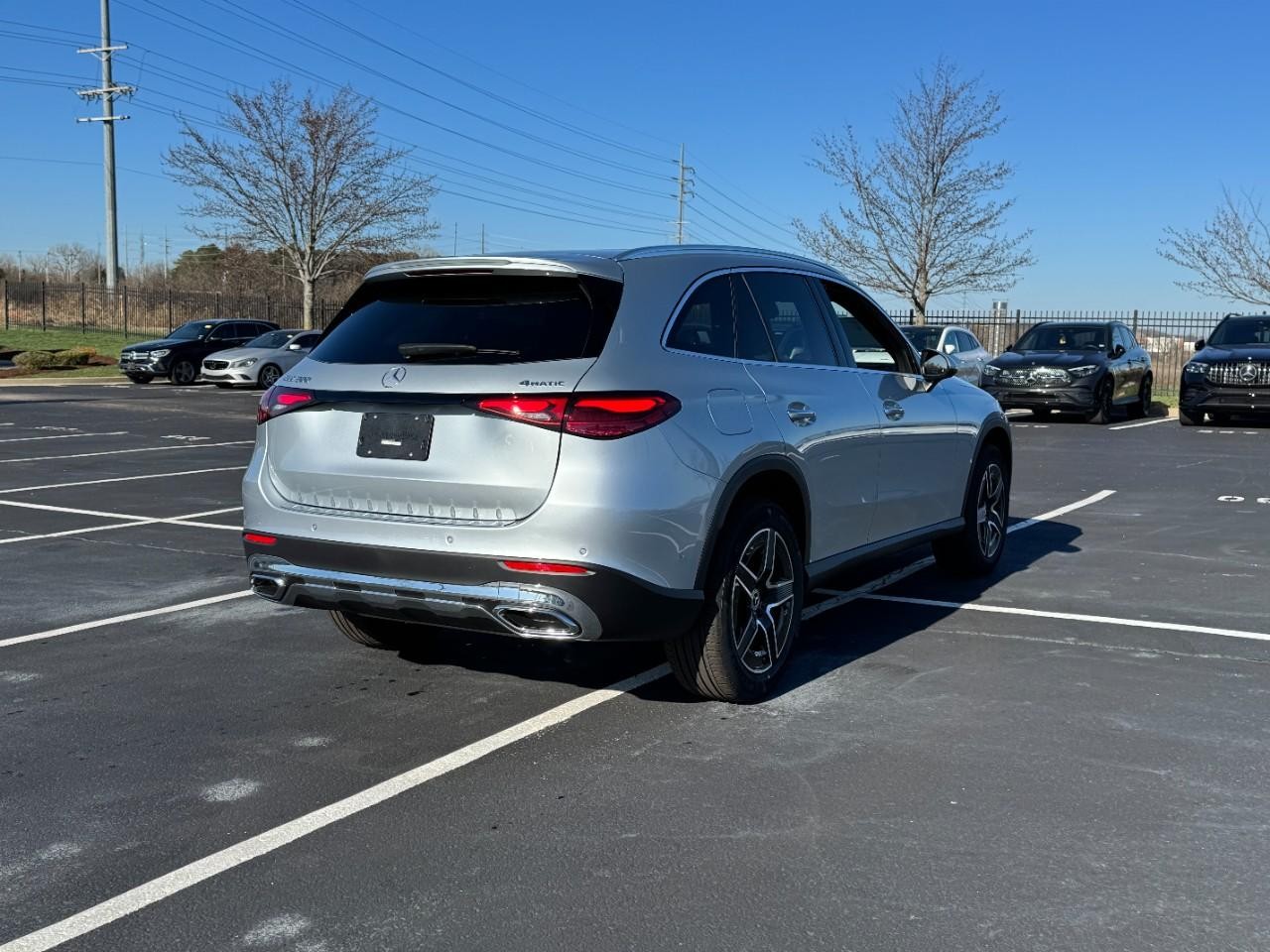Mercedes-Benz GLC Vehicle Full-screen Gallery Image 4