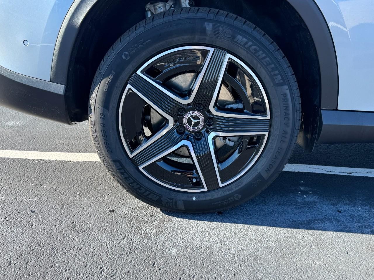 Mercedes-Benz GLC Vehicle Full-screen Gallery Image 5