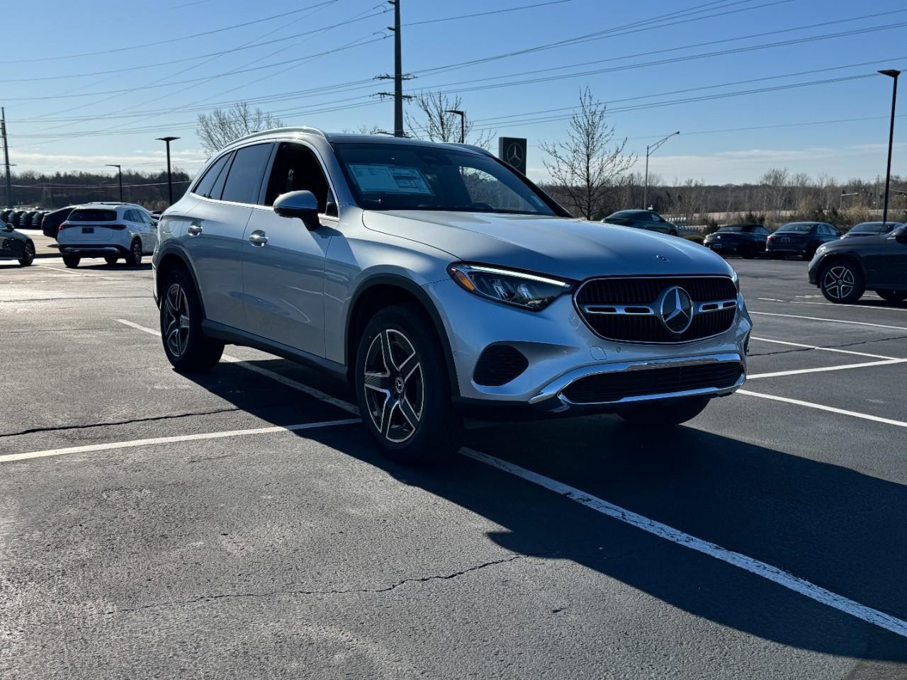 Mercedes-Benz GLC Vehicle Full-screen Gallery Image 6