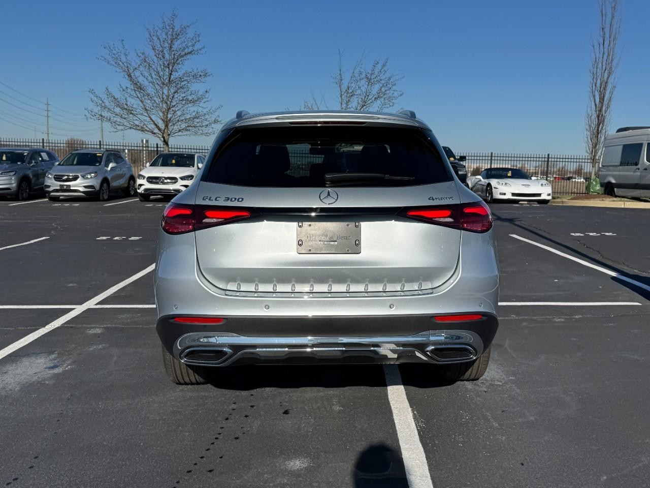 Mercedes-Benz GLC Vehicle Full-screen Gallery Image 9