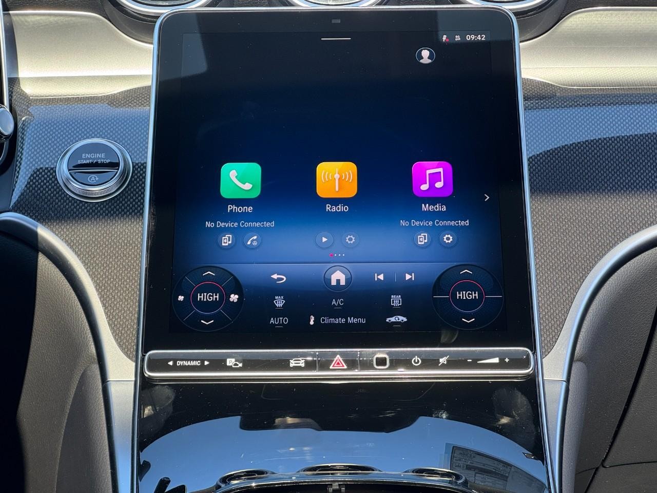 Mercedes-Benz GLC Vehicle Full-screen Gallery Image 14