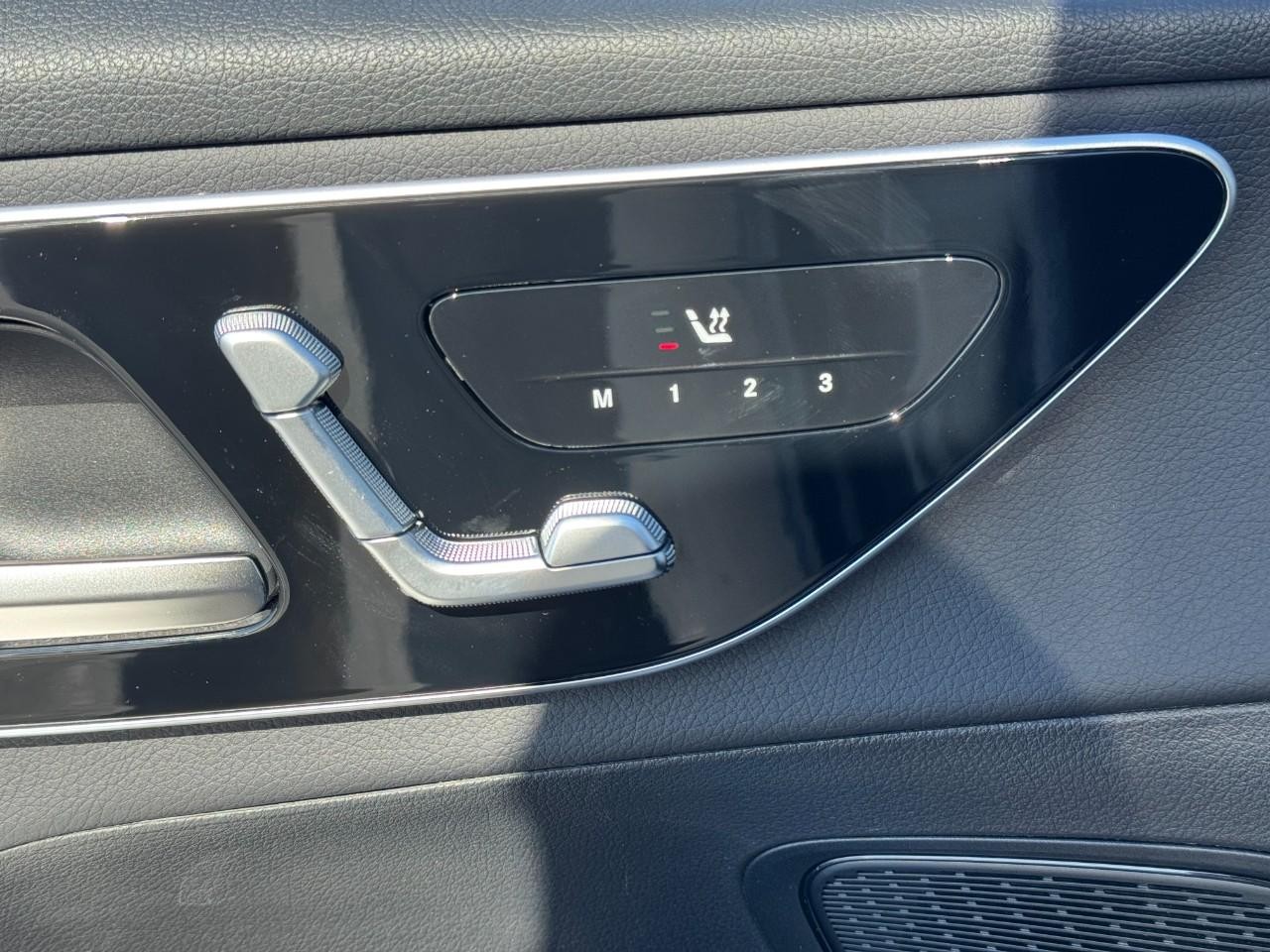 Mercedes-Benz GLC Vehicle Full-screen Gallery Image 22