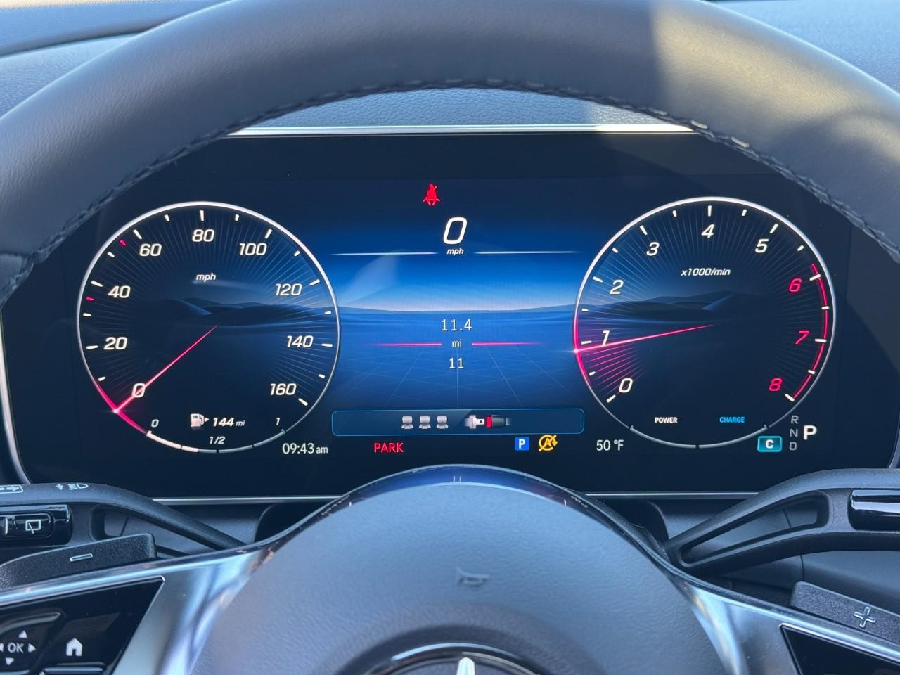 Mercedes-Benz GLC Vehicle Full-screen Gallery Image 32