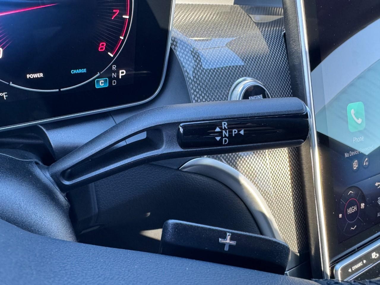 Mercedes-Benz GLC Vehicle Full-screen Gallery Image 33