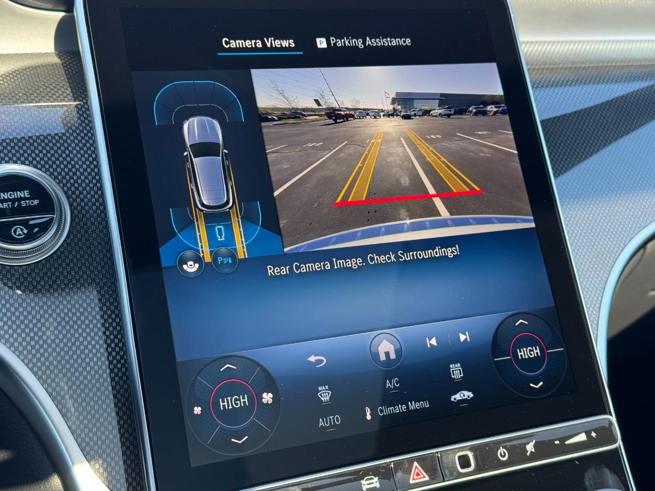 Mercedes-Benz GLC Vehicle Full-screen Gallery Image 34