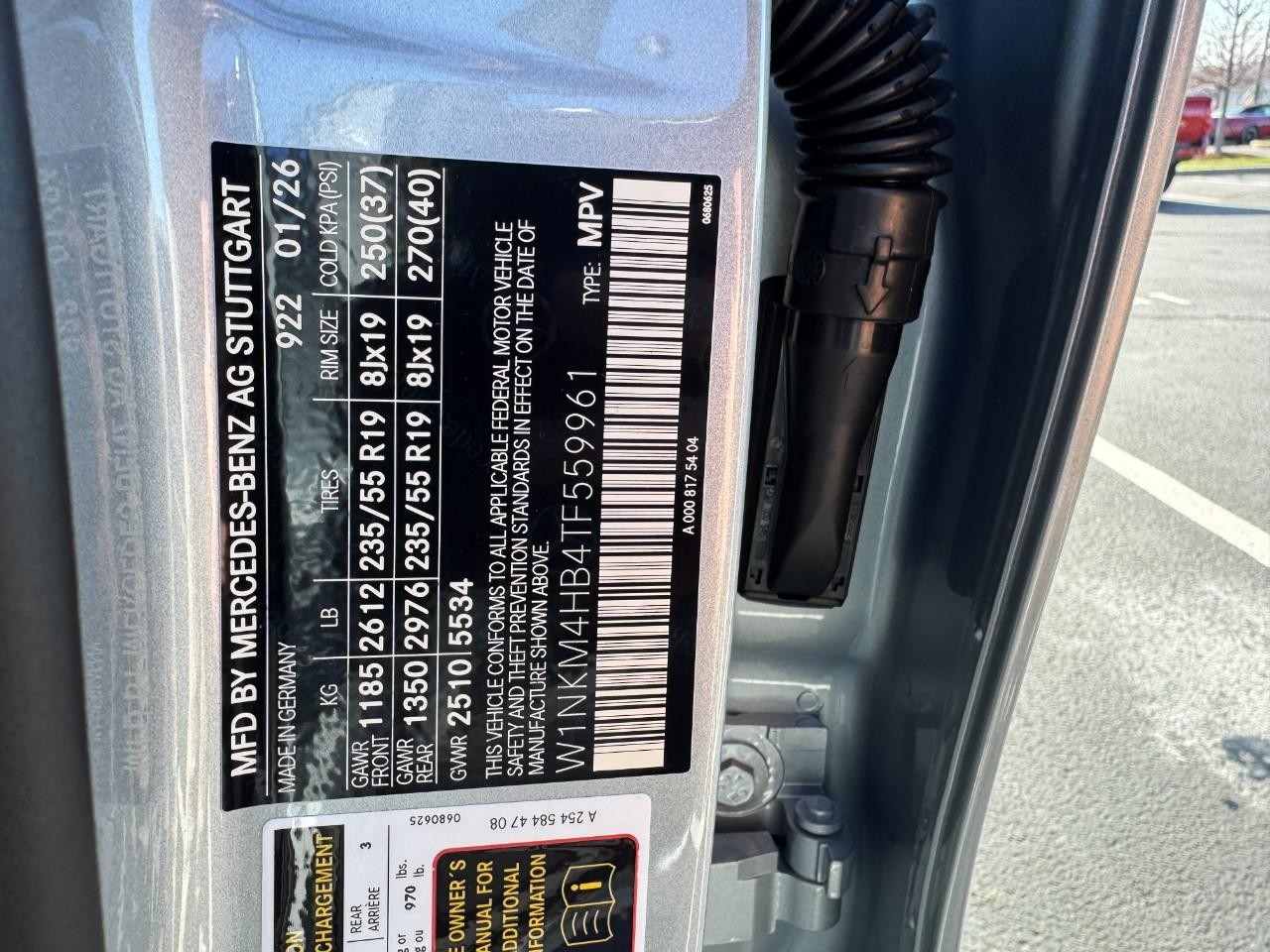 Mercedes-Benz GLC Vehicle Full-screen Gallery Image 35