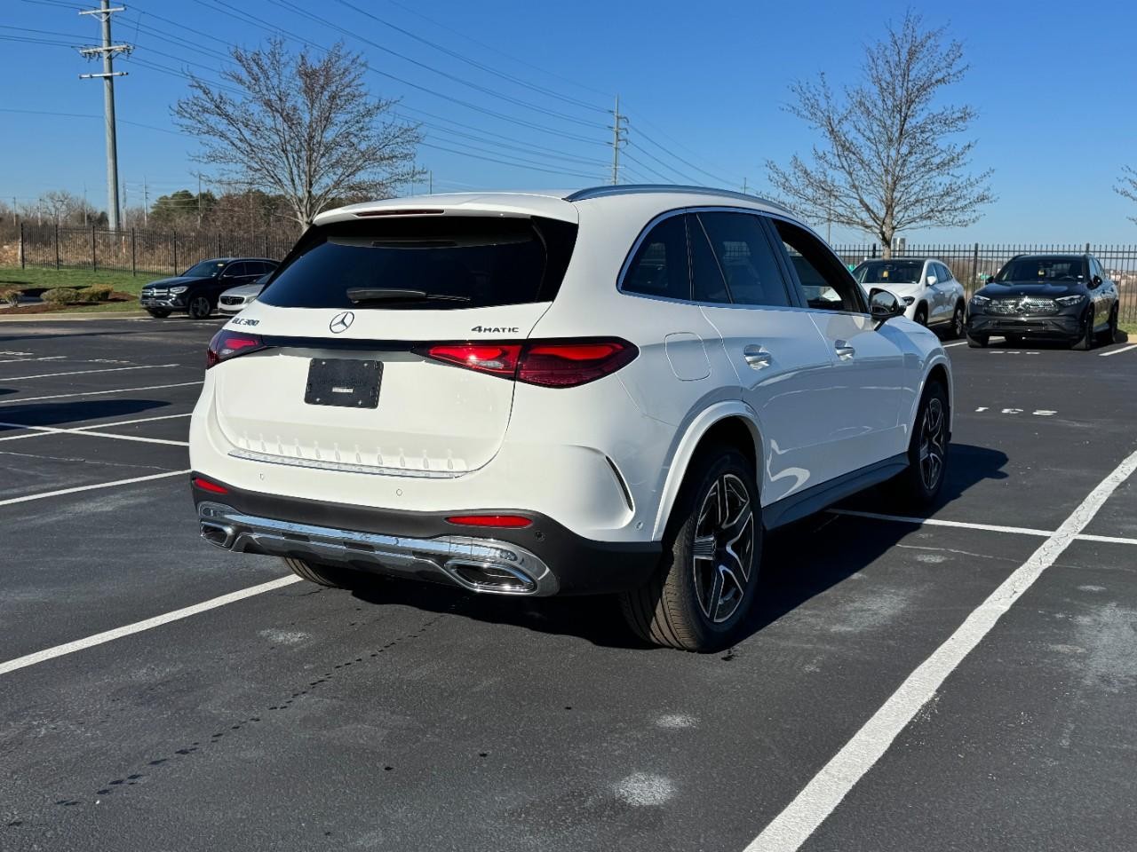 Mercedes-Benz GLC Vehicle Full-screen Gallery Image 4