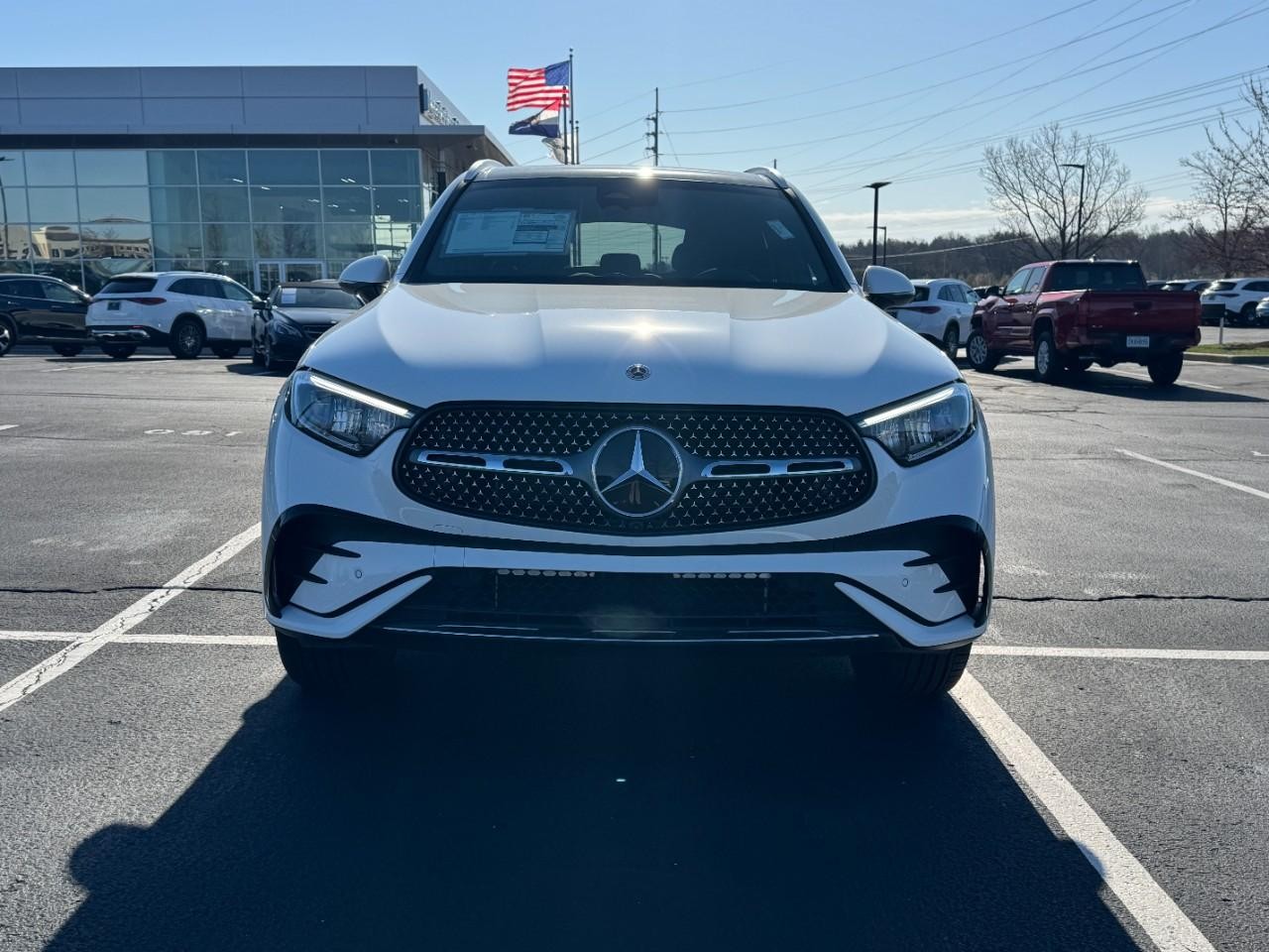 Mercedes-Benz GLC Vehicle Full-screen Gallery Image 7