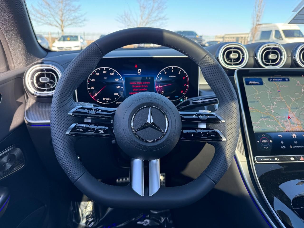 Mercedes-Benz GLC Vehicle Full-screen Gallery Image 13