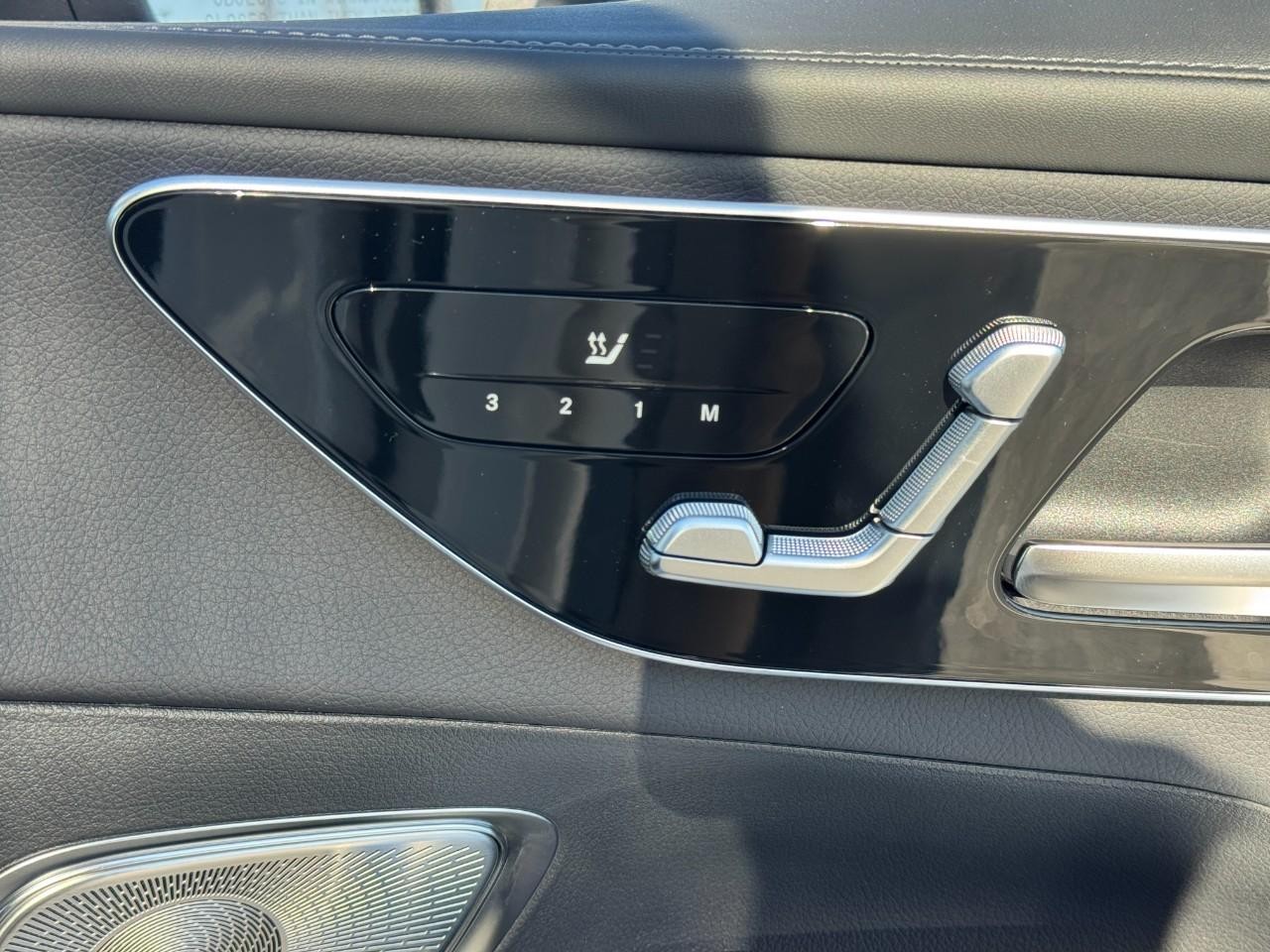 Mercedes-Benz GLC Vehicle Full-screen Gallery Image 19