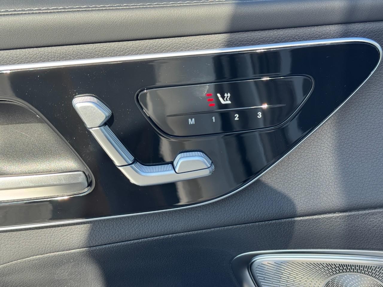 Mercedes-Benz GLC Vehicle Full-screen Gallery Image 22