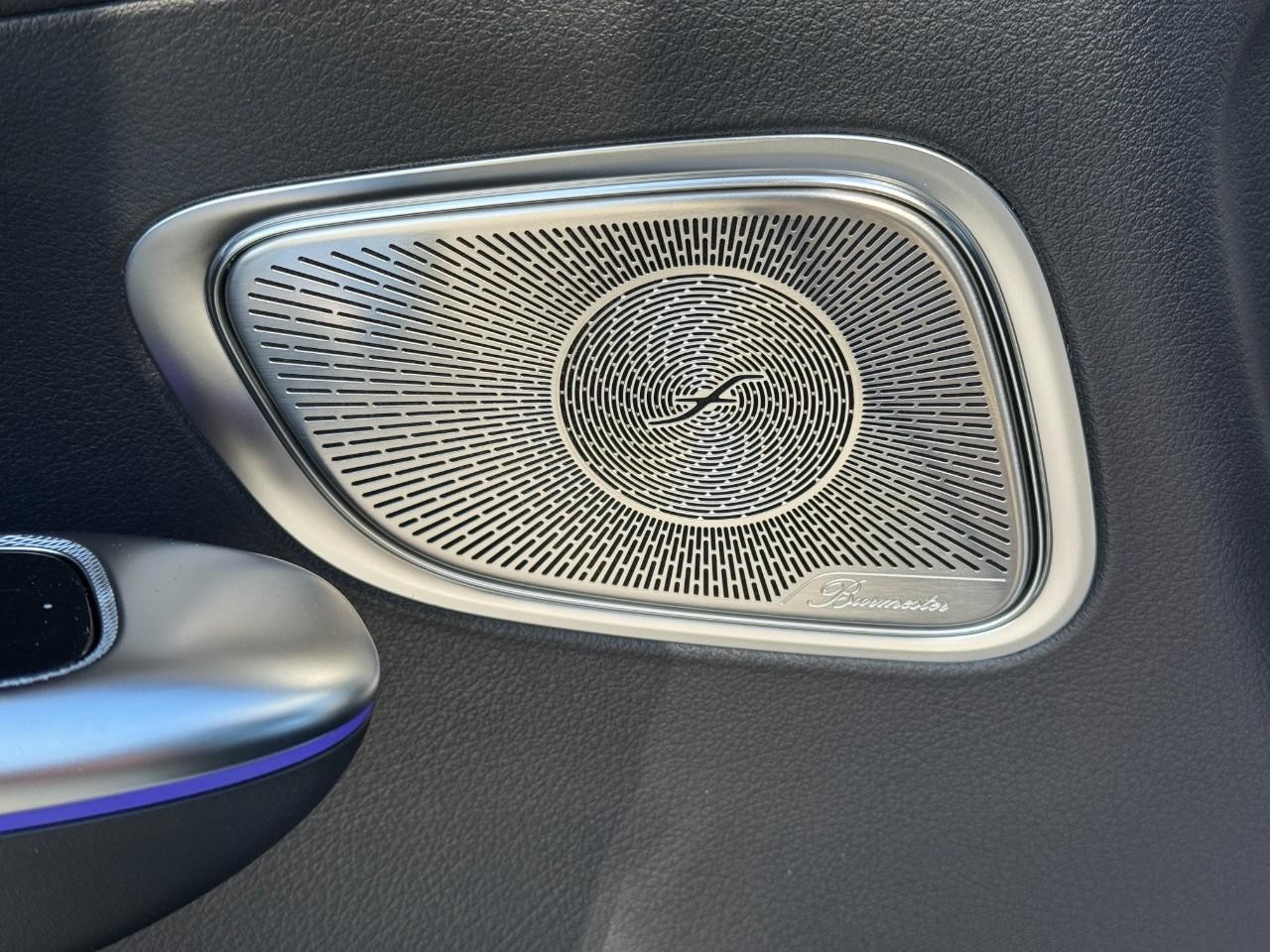 Mercedes-Benz GLC Vehicle Full-screen Gallery Image 25