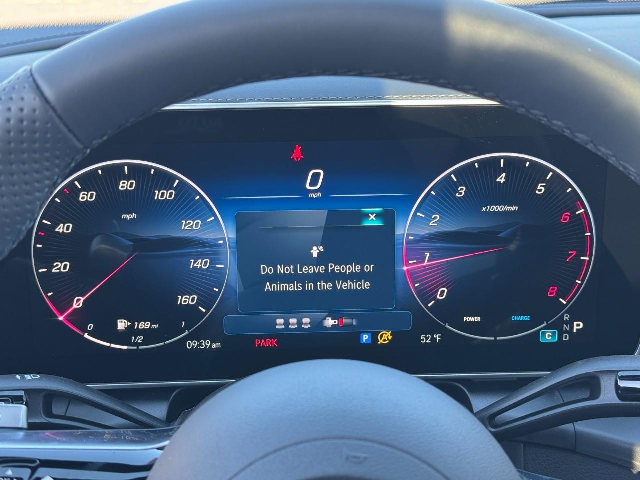 Mercedes-Benz GLC Vehicle Full-screen Gallery Image 33