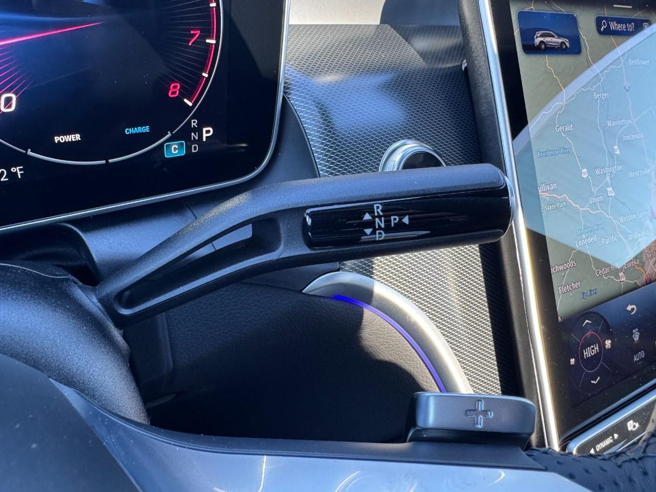 Mercedes-Benz GLC Vehicle Full-screen Gallery Image 34