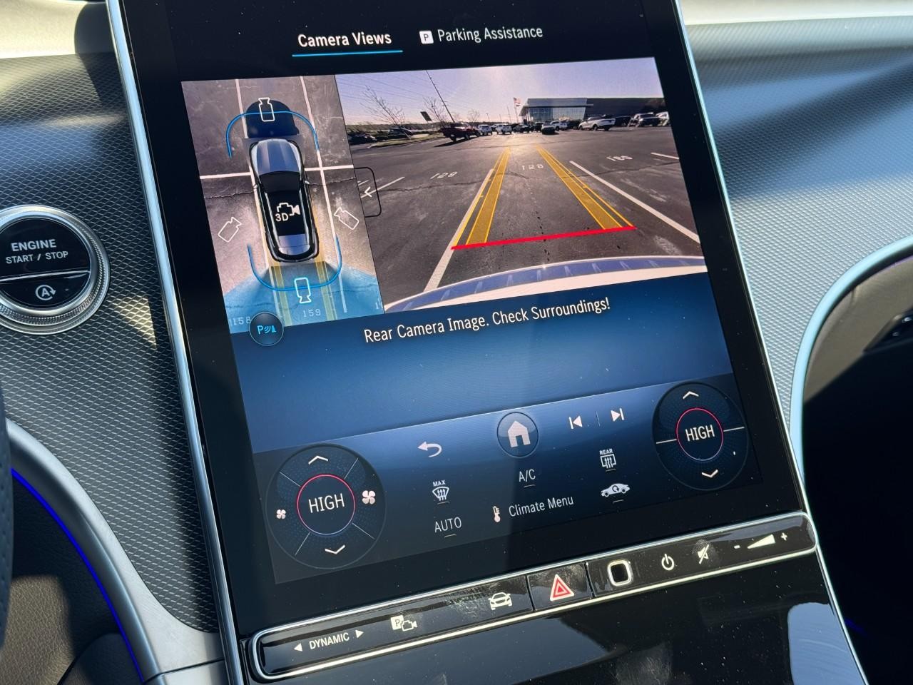 Mercedes-Benz GLC Vehicle Full-screen Gallery Image 35