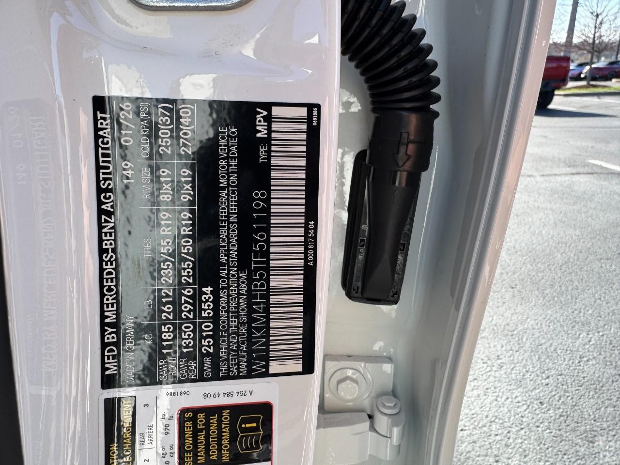 Mercedes-Benz GLC Vehicle Full-screen Gallery Image 36