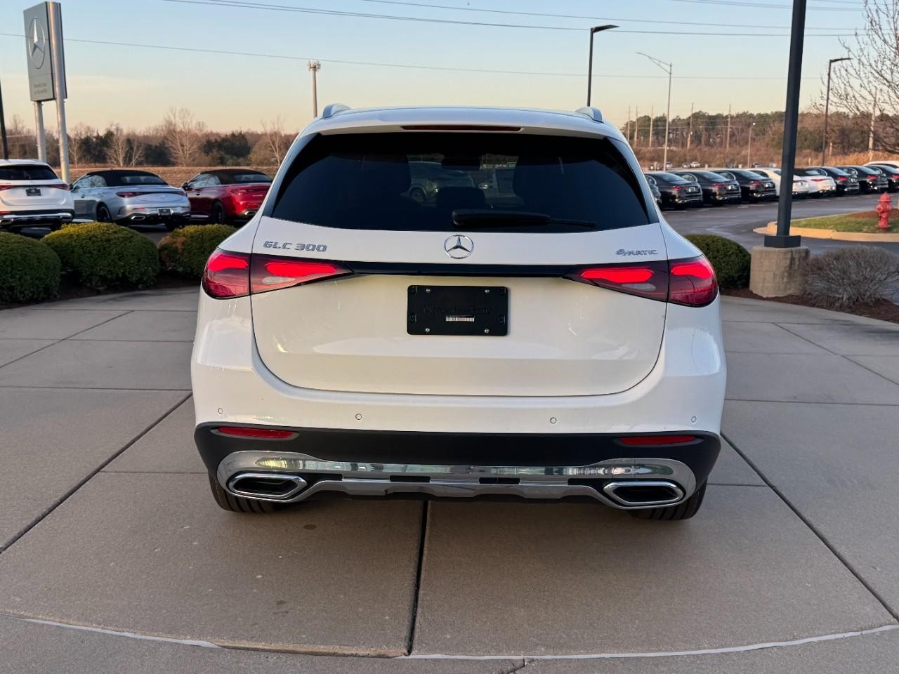 Mercedes-Benz GLC Vehicle Full-screen Gallery Image 9