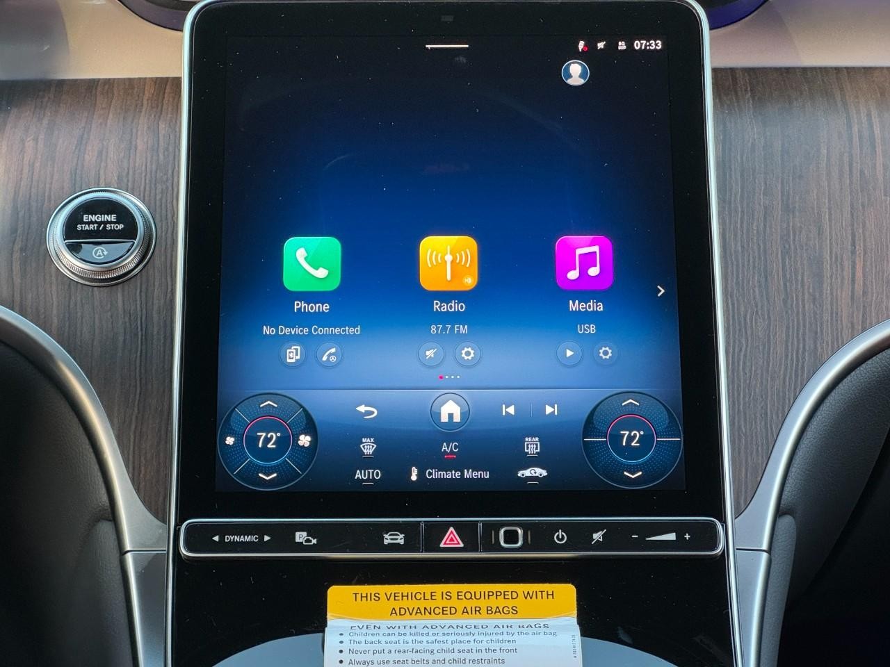 Mercedes-Benz GLC Vehicle Full-screen Gallery Image 13