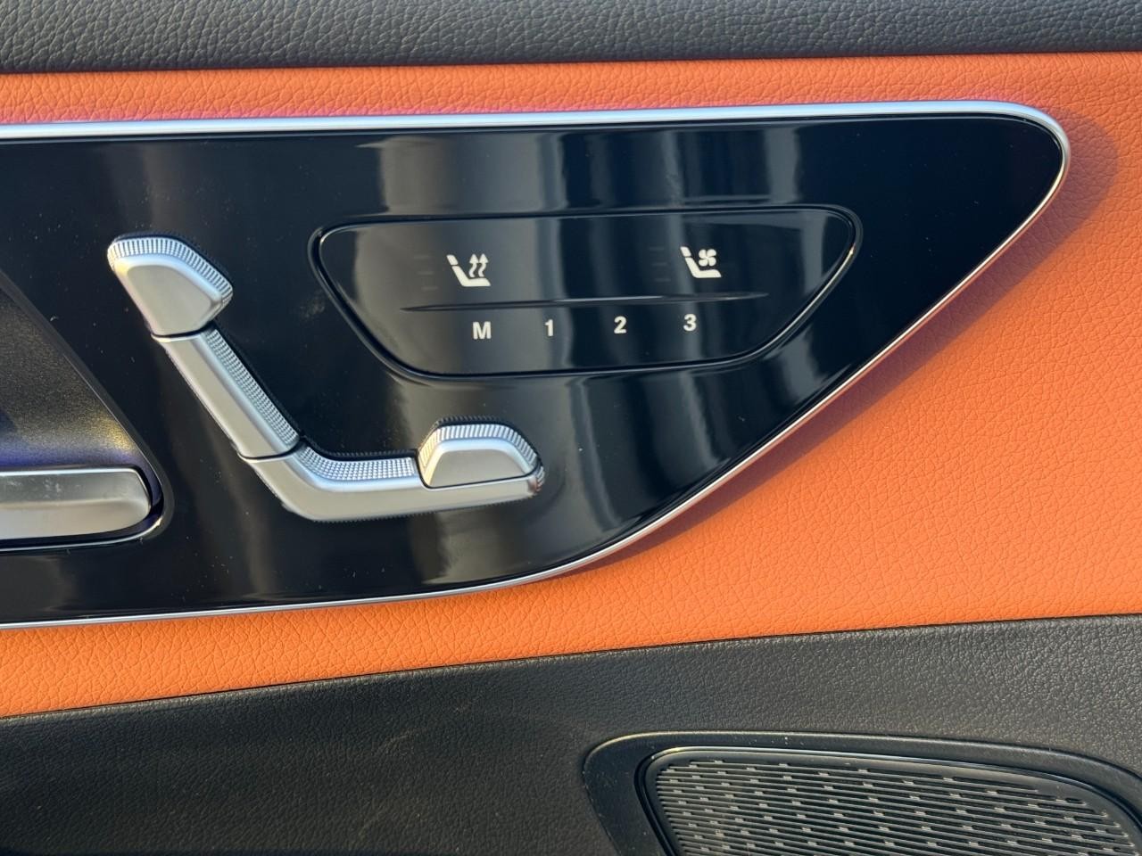 Mercedes-Benz GLC Vehicle Full-screen Gallery Image 21