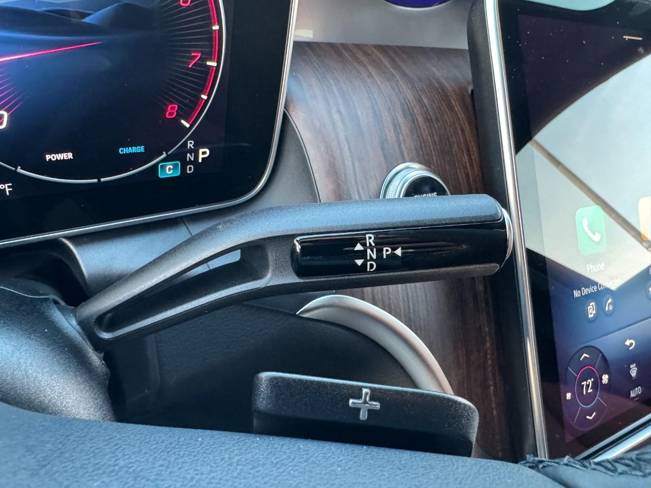 Mercedes-Benz GLC Vehicle Full-screen Gallery Image 32