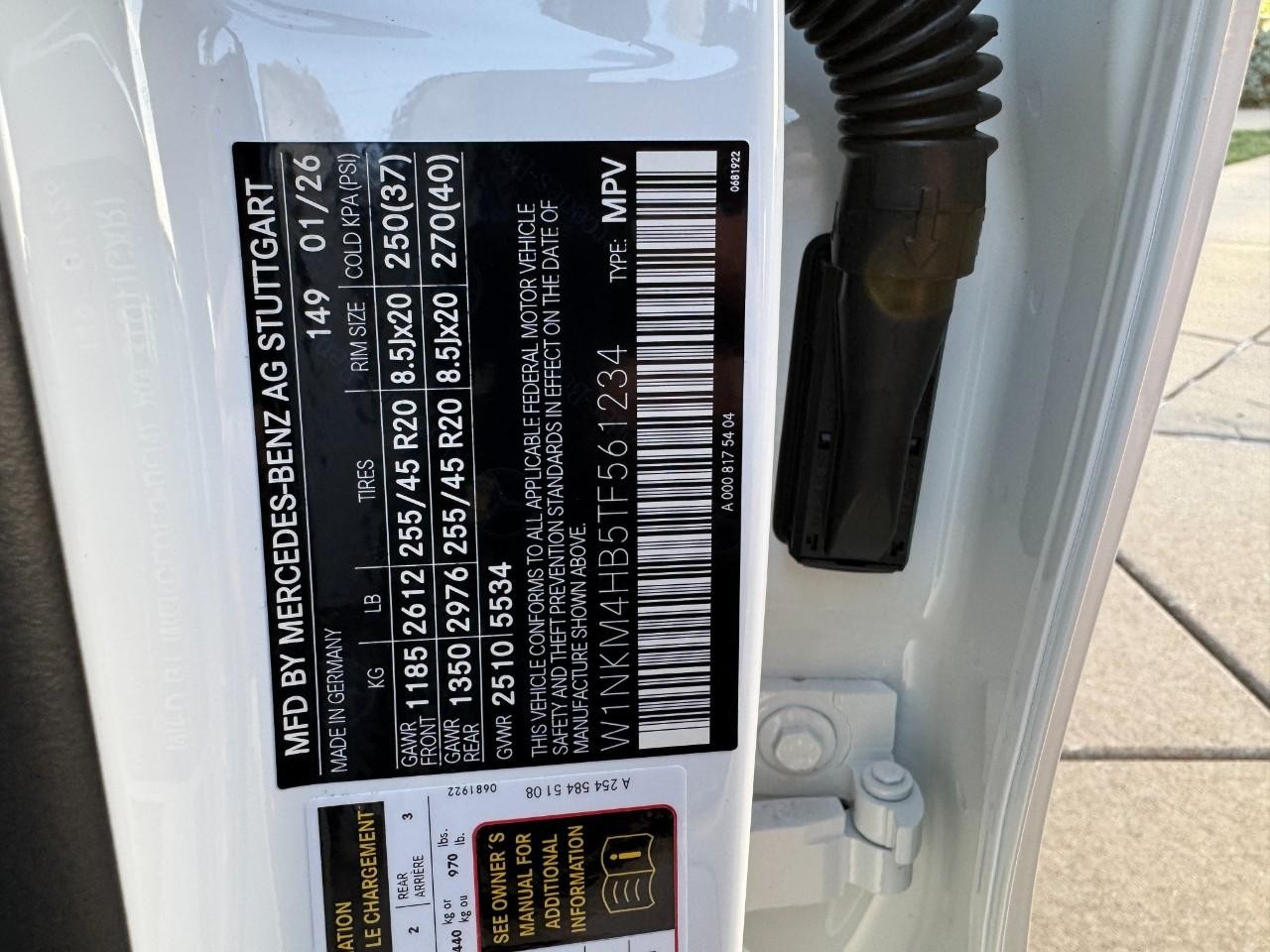 Mercedes-Benz GLC Vehicle Full-screen Gallery Image 34