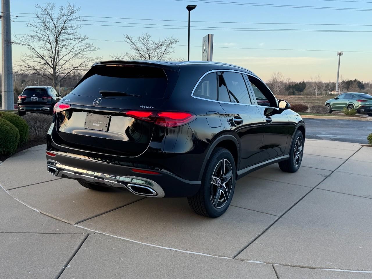 Mercedes-Benz GLC Vehicle Full-screen Gallery Image 4