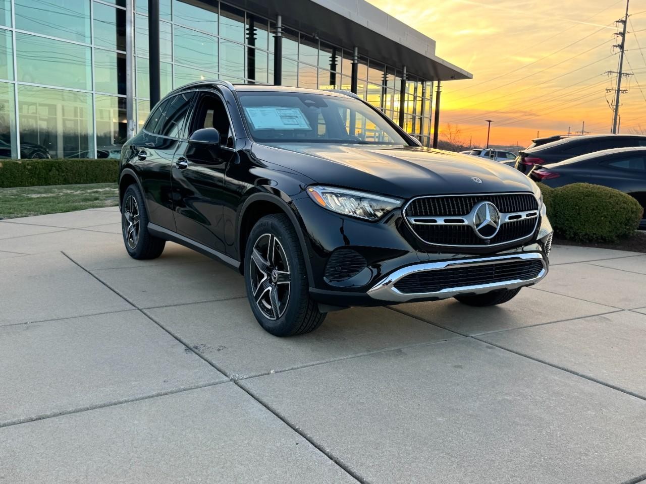 Mercedes-Benz GLC Vehicle Full-screen Gallery Image 6