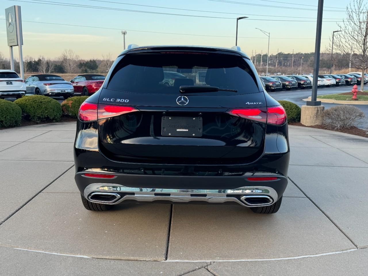 Mercedes-Benz GLC Vehicle Full-screen Gallery Image 9