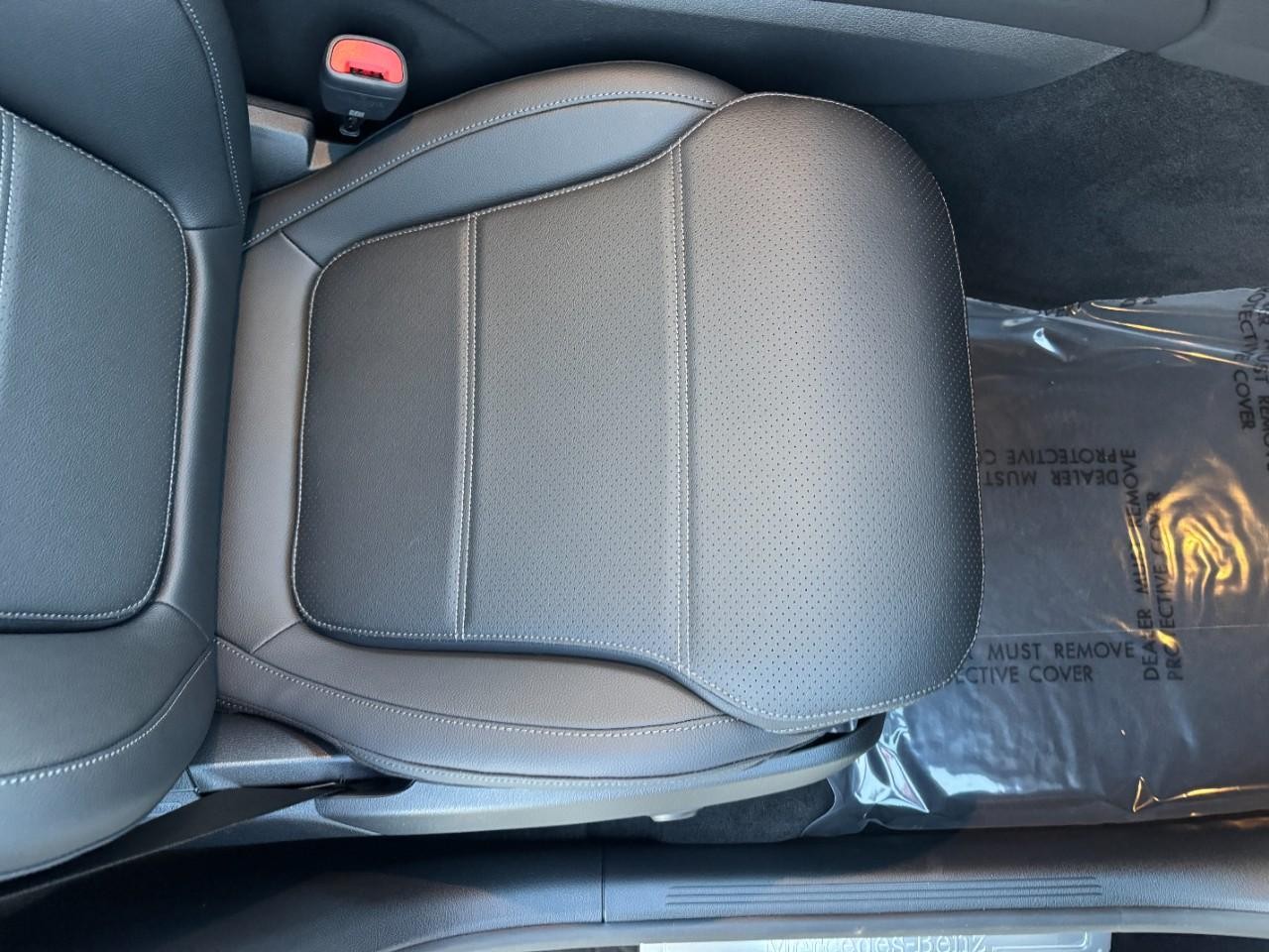 Mercedes-Benz GLC Vehicle Full-screen Gallery Image 17