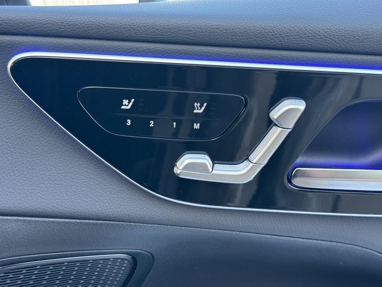 Mercedes-Benz GLC Vehicle Full-screen Gallery Image 19