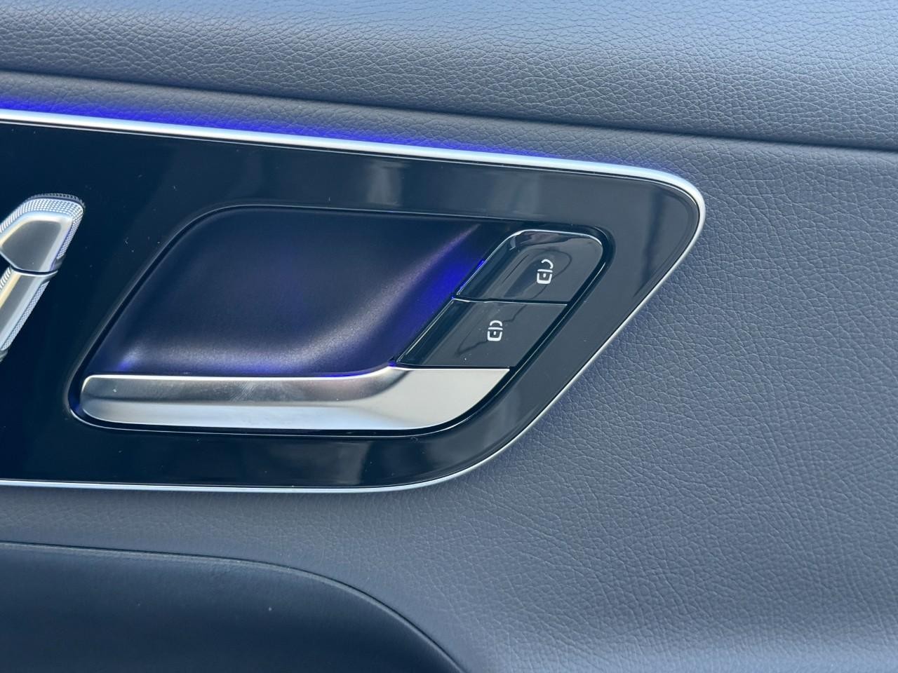 Mercedes-Benz GLC Vehicle Full-screen Gallery Image 20