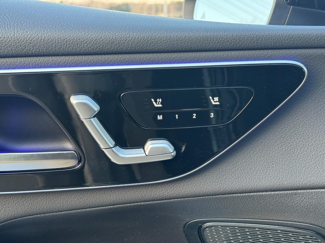 Mercedes-Benz GLC Vehicle Full-screen Gallery Image 22