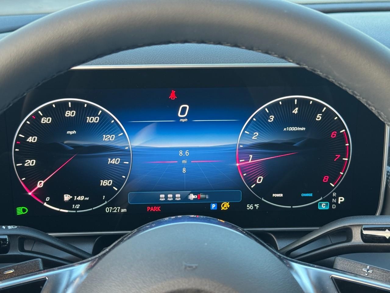 Mercedes-Benz GLC Vehicle Full-screen Gallery Image 32