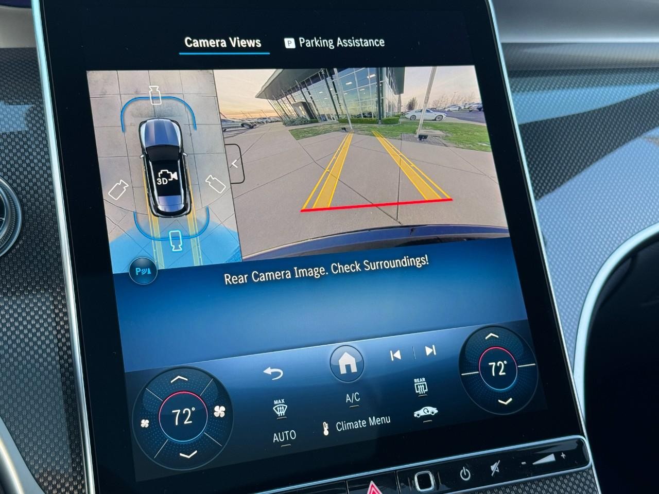 Mercedes-Benz GLC Vehicle Full-screen Gallery Image 34