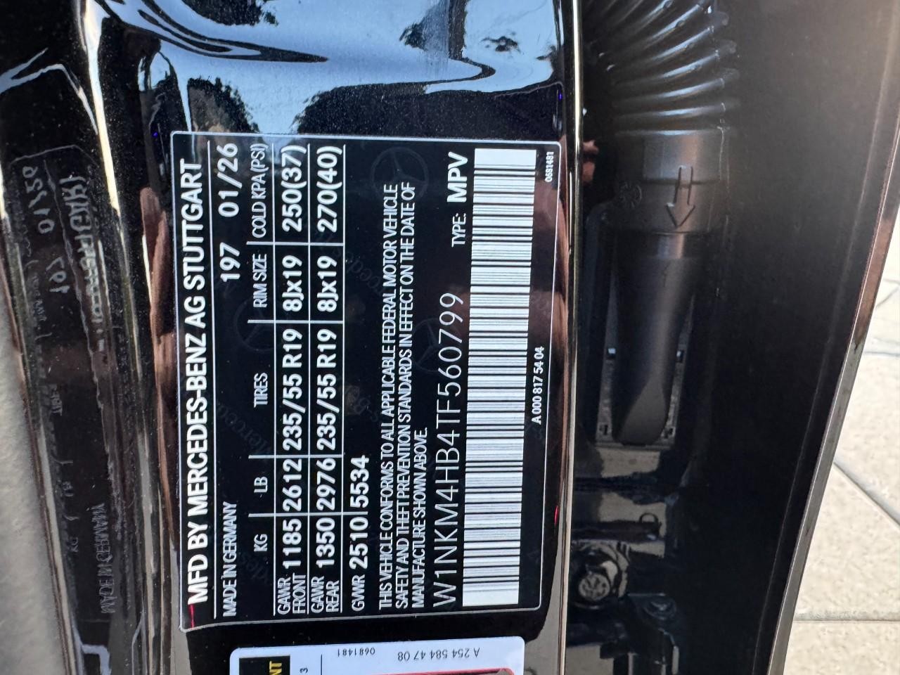 Mercedes-Benz GLC Vehicle Full-screen Gallery Image 35